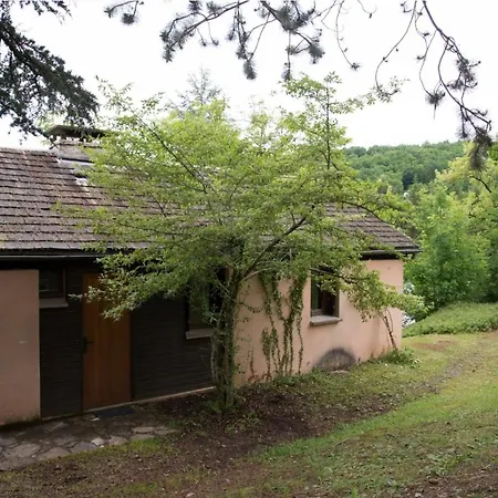 Village De De Nyaraló